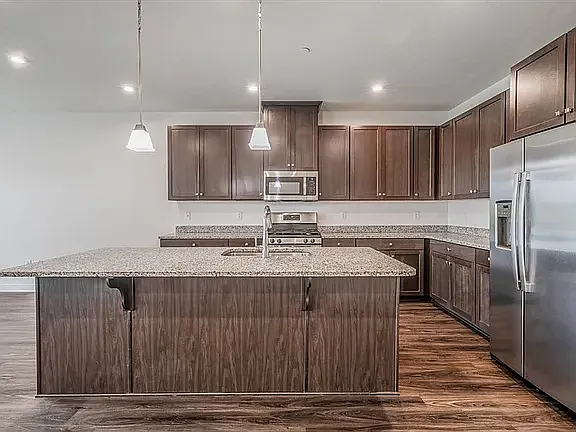 3 bed, 1744 sqft, $2,150 — Photo 4