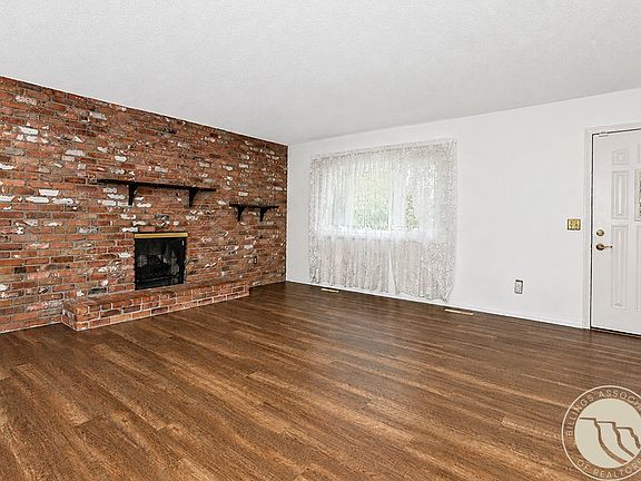 3rd image of 2518 Treasure Dr