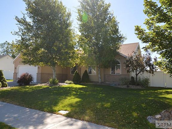 2nd image of 3714 E Autumnwood Dr