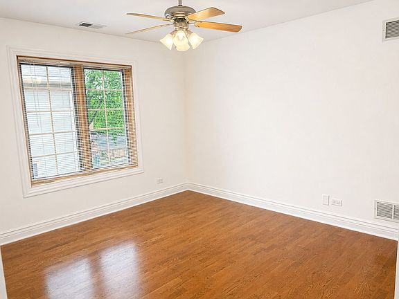 4th image of 1759 Dewes St