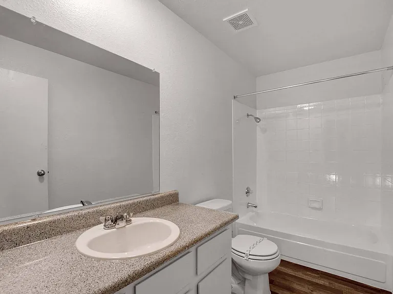 Sundance Village Apts — Photo 43
