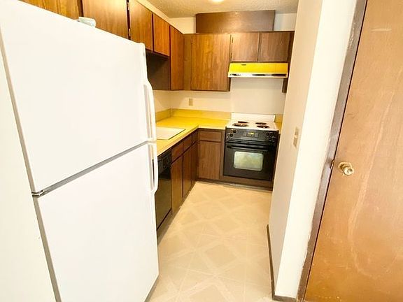 5th image of 1079 108th Ave NE APT 5