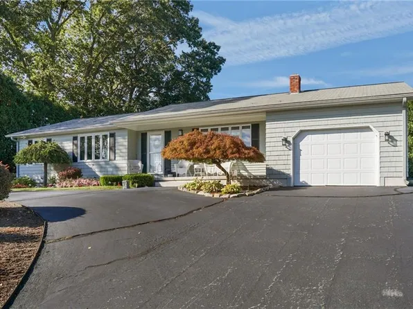 52 Bayview Dr, West Warwick, RI 02893