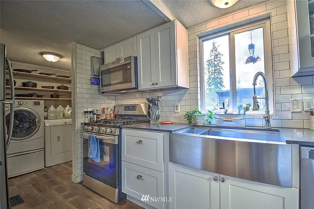 3 bed, 1080 sqft, $2,800 — Photo 2
