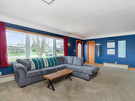 5th image of 830 Park Ave