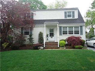 38 Spear St, Metuchen, NJ 08840