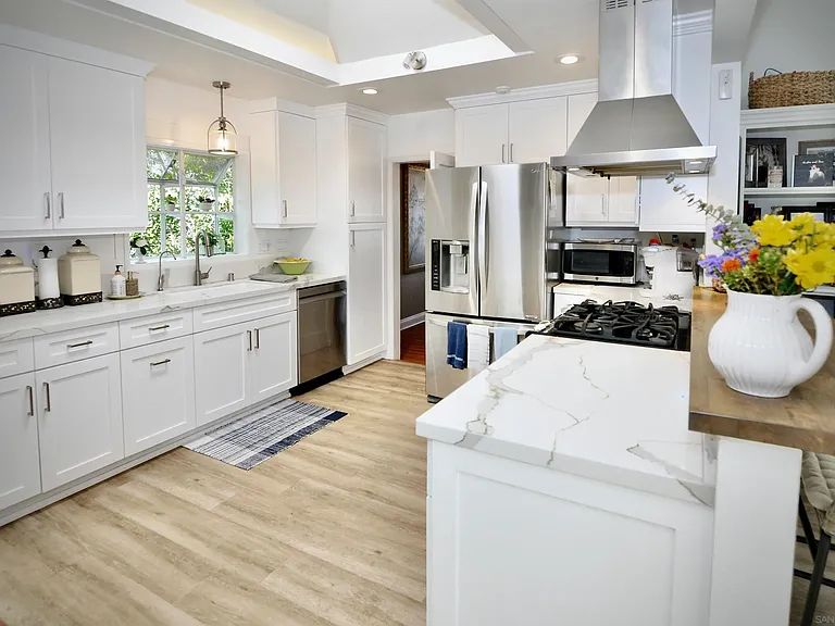 529 Fern Gln — Photo 6