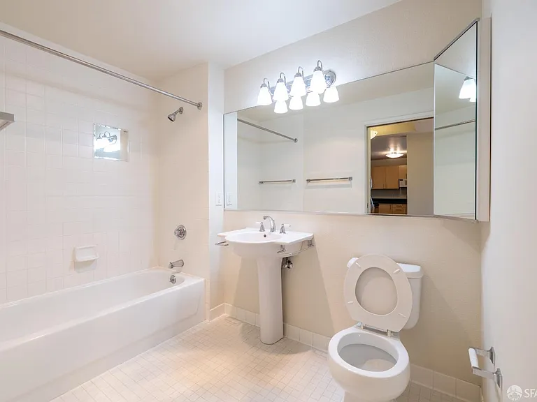 88 King St #606 — Photo 16