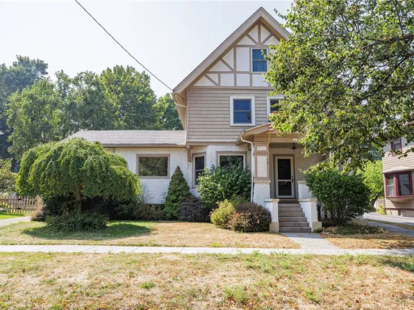 16 Potter Pl, Fairport, NY 14450