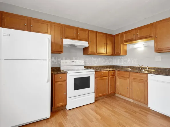 330 Mount Everest Dr APT B, Fenton, MO 63026