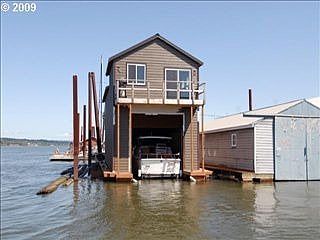 4th image of 2929 NE Marine Dr