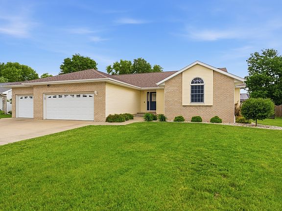 3rd image of 1629 Golfview Ct