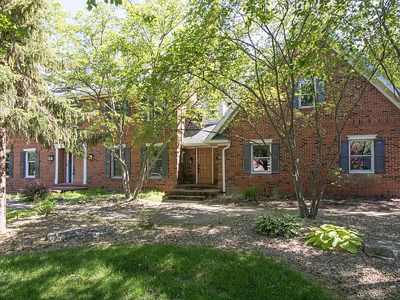 3rd image of 21 Cross Country Ln