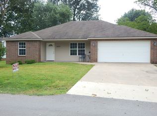 203 El Paso St SE, Gravette, AR 72736