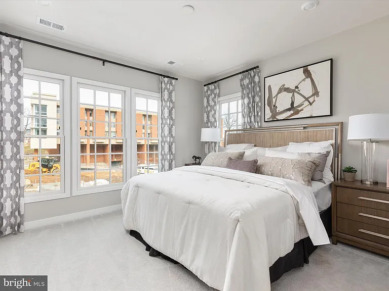 1341 Aspen NW — Photo 16