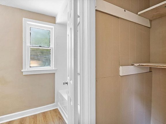 3rd image of 92 W 55th St #1