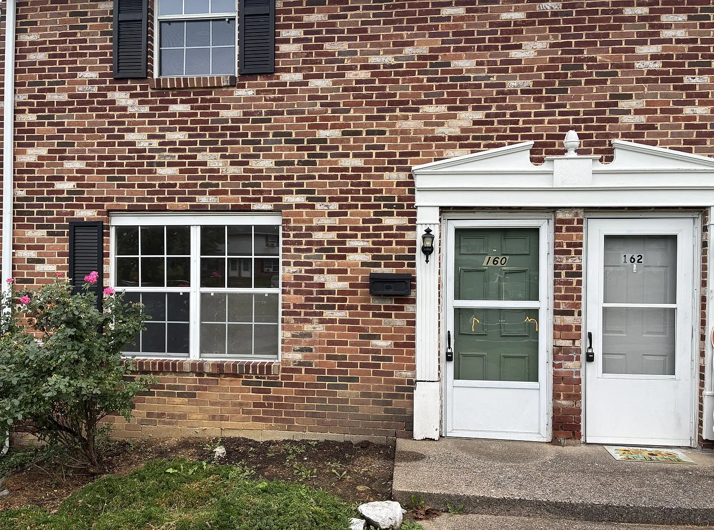 Charming 2-Bedroom Townhome in Enola — Photo 2