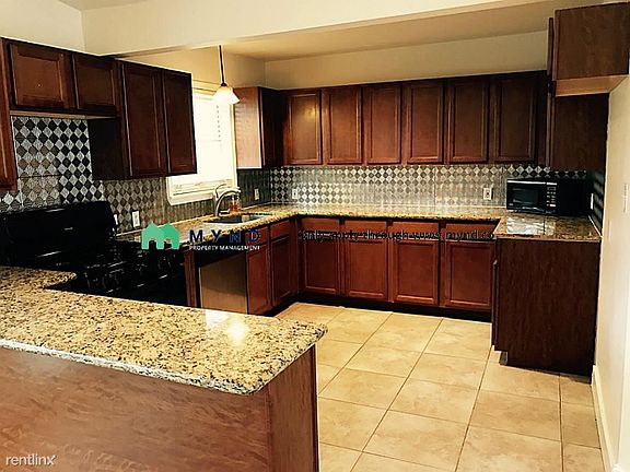 4th image of 5806 Burr Oak Dr #5806