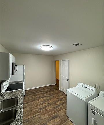 4th image of 5324 Wildair Dr #B