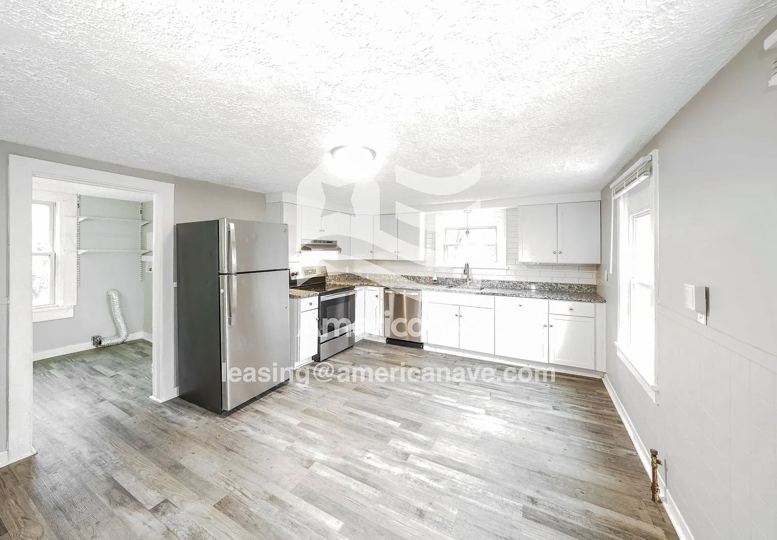 3 bed, 1.0 bath, 1330 sqft, $1,294 — Photo 3