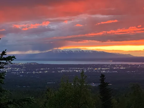 8241 Longhorn St, Anchorage, AK 99507