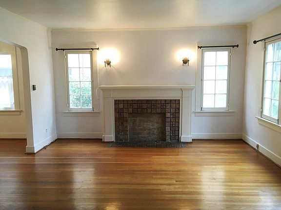 2nd image of 626 N Beachwood Dr