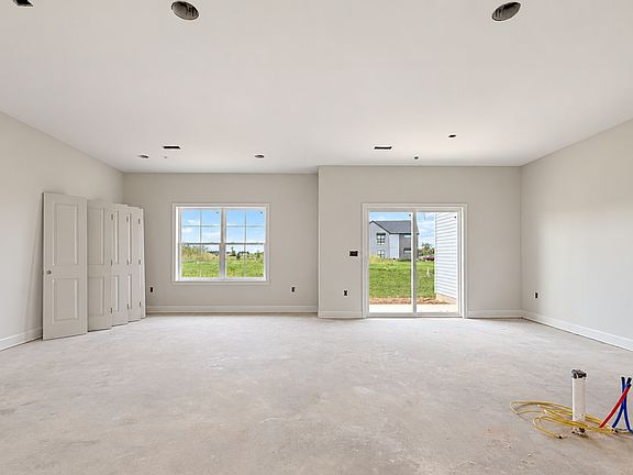 4th image of 122 Foundry Ln