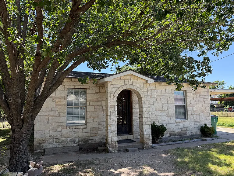 819 N Paddock St — Photo 13