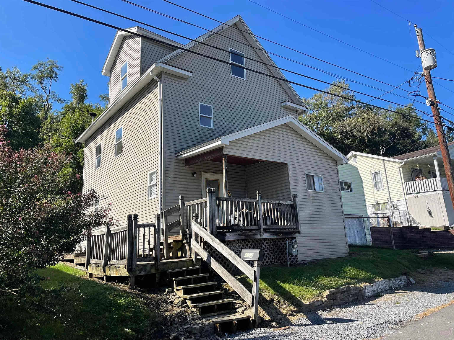 483 Ohio Ave photo 1