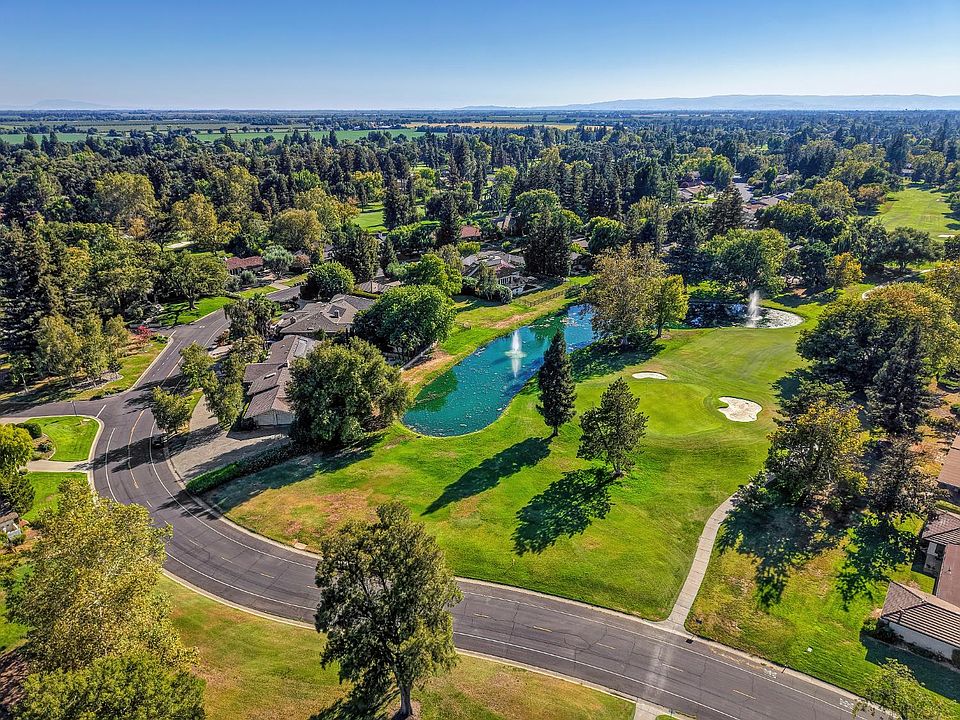 1st image of 2 Country Club Dr