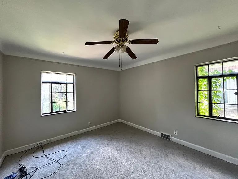 2943 Leslie St — Photo 10
