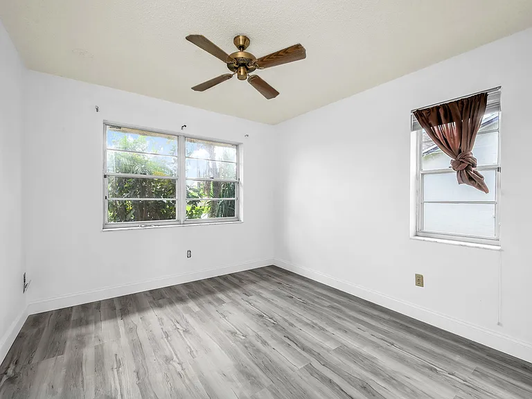 23073 SW 56th Ave — Photo 10