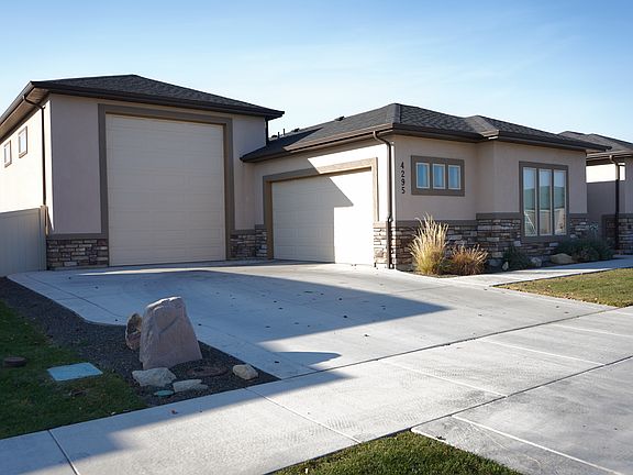 Garage access w/ RV parking