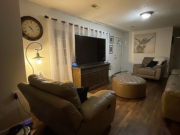 4th image of 7146 Brown Ave