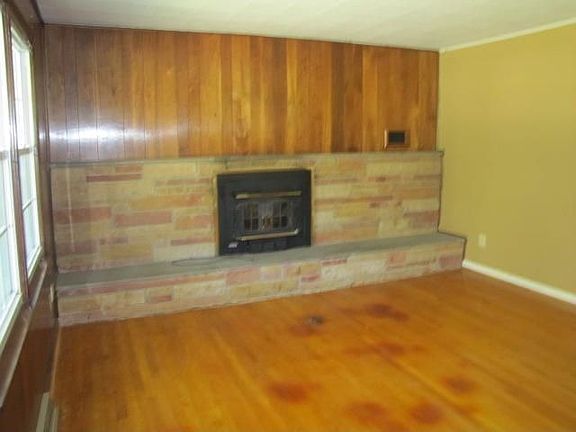 4th image of 5440 Strawberry Ct