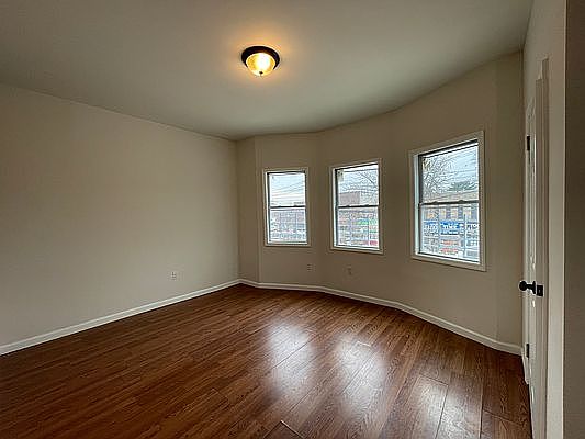 5th image of 3551 E Tremont Ave Unit 3