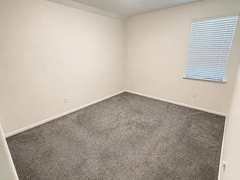 617 Cortona Ln — Photo 36