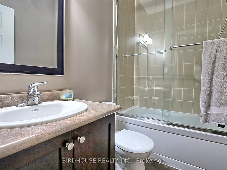 21 Ellis Cres — Photo 17