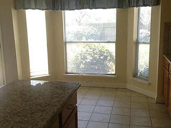 Wake up, sunshine! This is the breakfast area . Look how convenient it is to the granite island and 