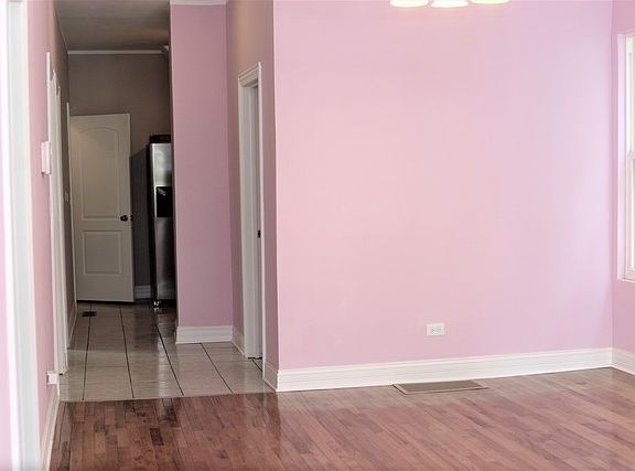 5th image of 831 N Laramie Ave