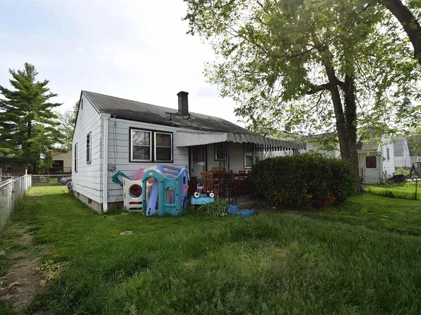 2020 W 11th St, Muncie, IN 47302