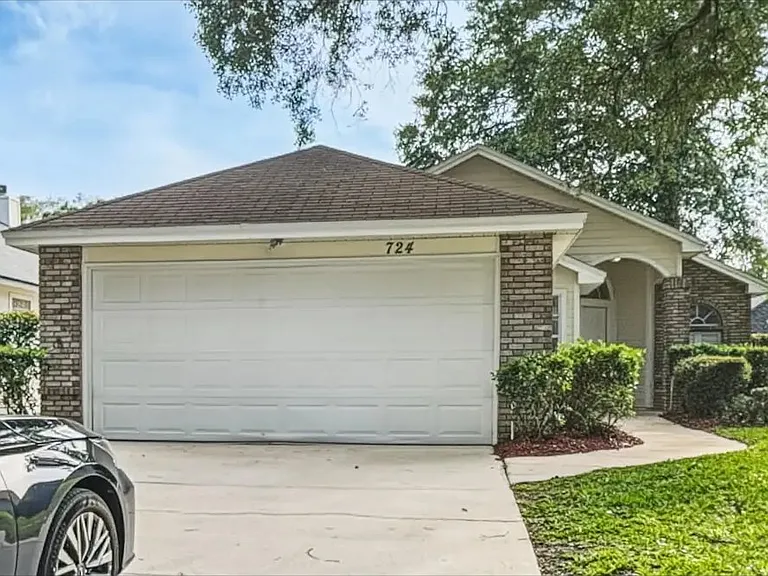 722 Putters Green Way S — Photo 1
