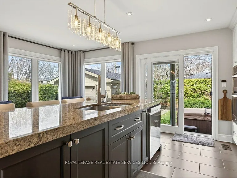 589 Arlington Blvd — Photo 5