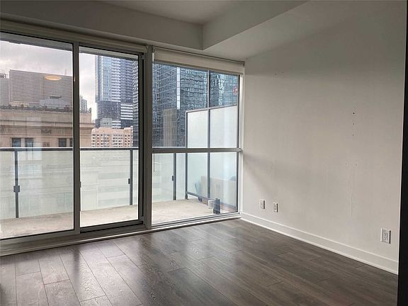 5th image of 15 Grenville St #1001