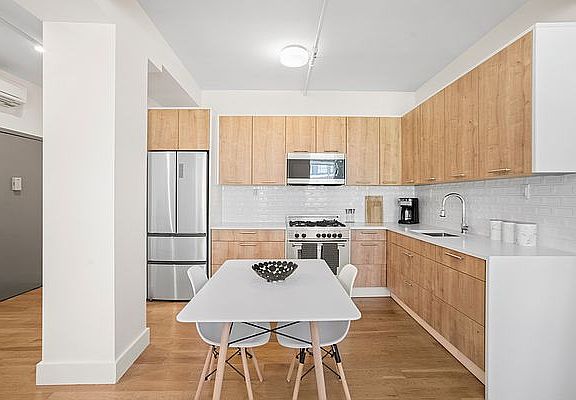 3rd image of 517 W 45th St #33D