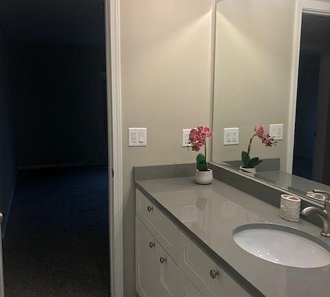 5th image of 629 S Batavia Ave APT 9