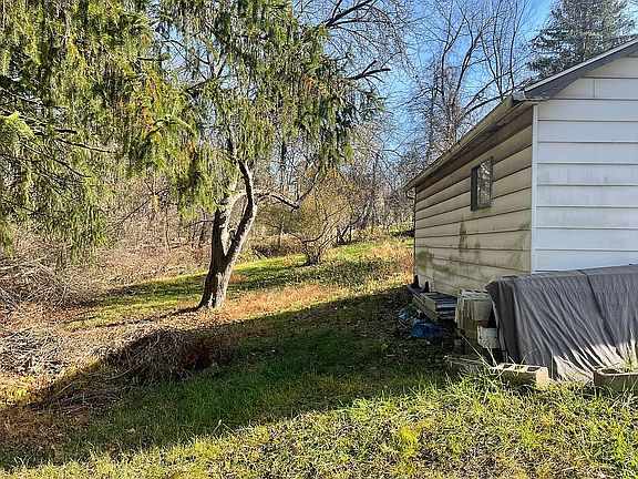 3rd image of 406 Center Rd