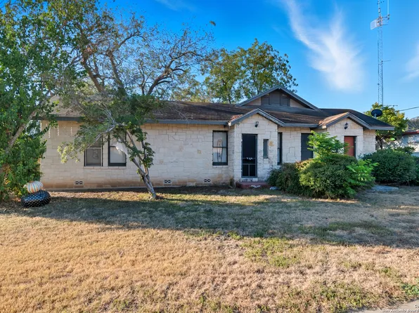 613&615 E Court, Seguin, TX 78155