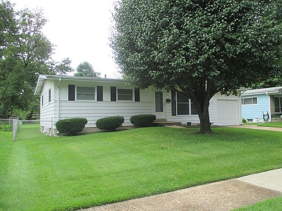 2nd image of 560 Versailles Dr