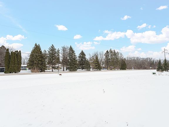 4th image of N6021 Westview Dr #1